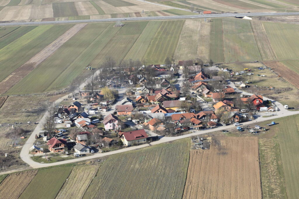 Kerinov Grm romska vas